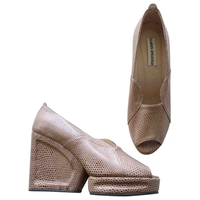 Pre-owned Carin Wester Leather Heels In Camel