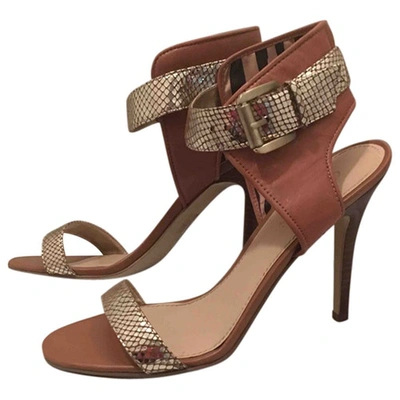 Pre-owned Guess Leather Sandals In Brown