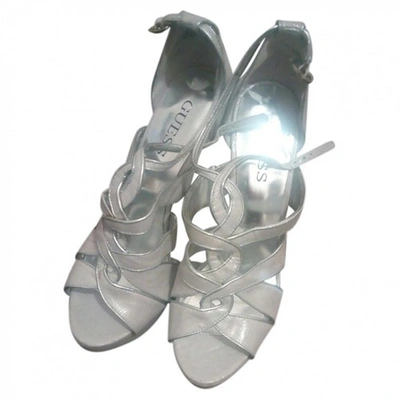 Pre-owned Guess Leather Sandal In Metallic