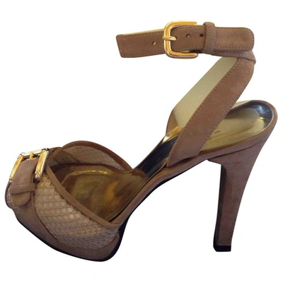 Pre-owned Stuart Weitzman Sandals In Beige