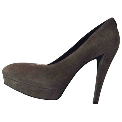 Pre-owned Guess Leather Heels In Grey