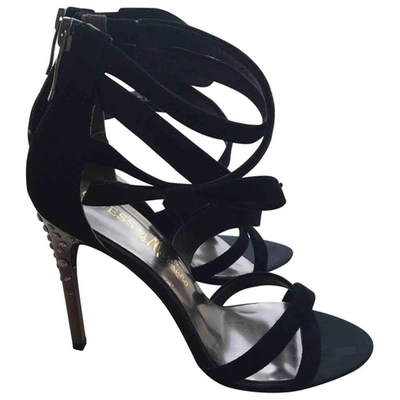 Pre-owned Guess Sandal In Black