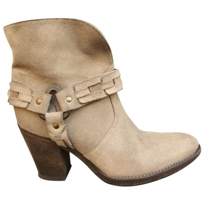 Pre-owned Sartore Buckled Boots In Beige