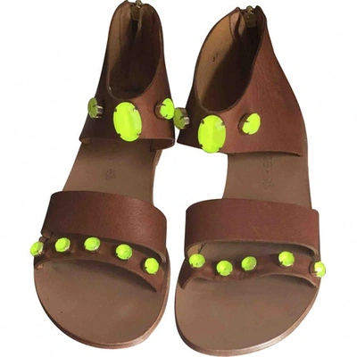 Pre-owned Tatoosh Camel Leather Sandals