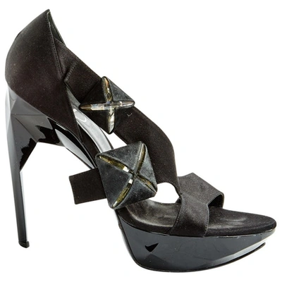 Pre-owned Roger Vivier Heels In Black