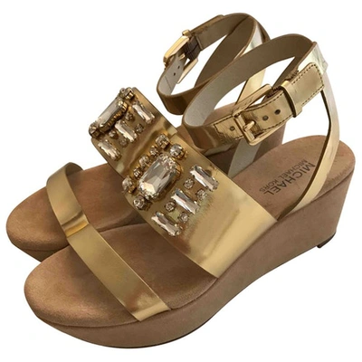 Pre-owned Michael Kors Leather Sandals In Gold