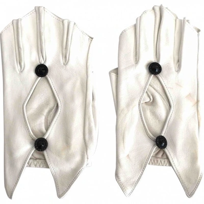 Pre-owned Chanel Leather Mittens In White