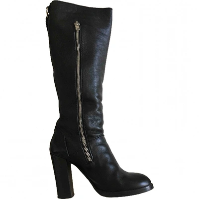 Pre-owned Chloé Leather Boots In Black