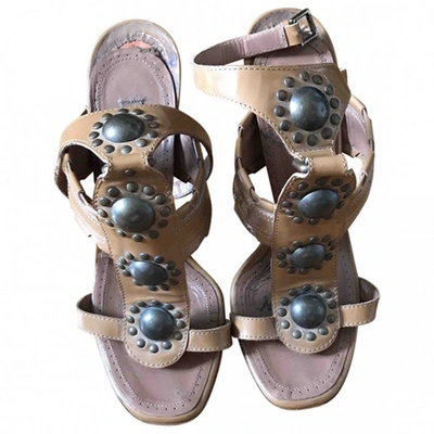 Pre-owned Alaïa Leather Sandals In Brown