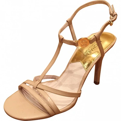 Pre-owned Michael Kors Leather Sandals In Beige