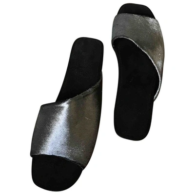 Pre-owned Alumnae Silver Leather Sandals