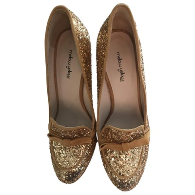 Pre-owned Mellow Yellow Glitter Flats In Gold
