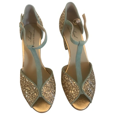 Pre-owned Anniel Gold Glitter Heels