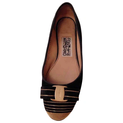 Pre-owned Ferragamo Ballet Flats In Black