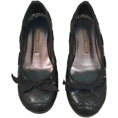 Pre-owned Lola Cruz Leather Ballet Flats In Black