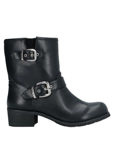 Guess Ankle Boot In Black