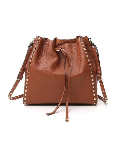 Valentino Garavani Garavani Small Rockstud Leather Bucket Bag In Saddle Brown