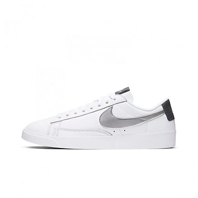 Nike Women's Blazer Low Le Casual Shoes In White