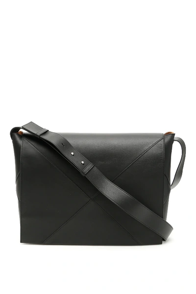 Bottega Veneta Buttercalf Messenger Bag In Black