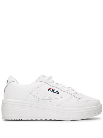 Fila Chunky Heel Logo Embroidered Sneakers In 白色