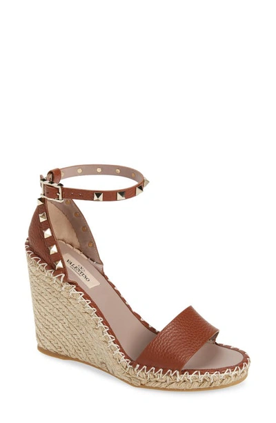 Valentino Garavani Rockstud Double Espadrille Wedge Sandals In Bright Cognac/poudre