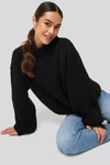 QUEEN OF JETLAGS X NA-KD ROUND NECK KNITTED SWEATER - BLACK