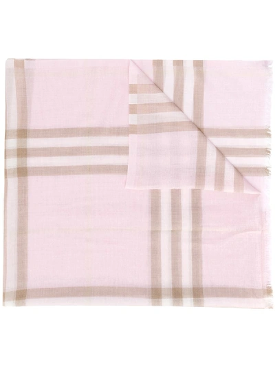 Burberry Giant Check 轻薄格纹围巾 In Rosa