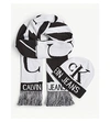 CALVIN KLEIN JEANS EST.1978 标志围巾和蜜蜂套装