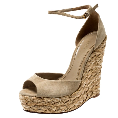 Pre-owned Gucci Grey Suede Ankle Strap Woven Jute Platform Wedges Ankle Strap Sandals Size 38.5 In Beige