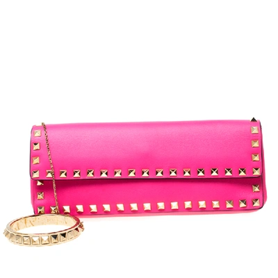 Pre-owned Valentino Garavani Neon Pink Leather Rockstud Bracelet Clutch