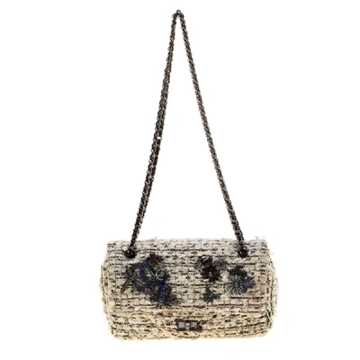 Pre-owned Chanel White/black Garden Charms Tweed Reissue 2.55 Classic 224 Flap Bag