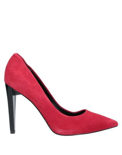Guess Pump In Red