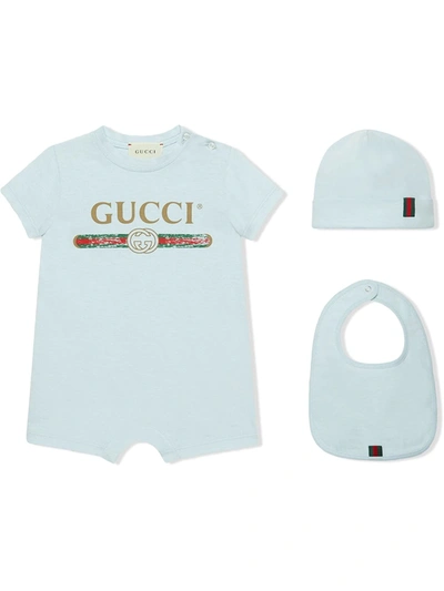 Gucci Baby Logo连体衣、围兜、套头帽三件礼品组 In Blue