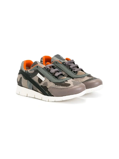 Am66 Kids' Camouflage Print Trainers In Brown