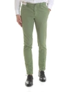 Incotex Flat Front Solid Stretch Cotton Chino Trousers In Green