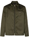 Prada Hemdjacke Mit Logo-schild In Green
