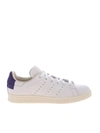 ADIDAS ORIGINALS ADIDAS ORIGINALS STAN SMITH SNEAKERS IN WHITE WITH PURPLE DETAIL