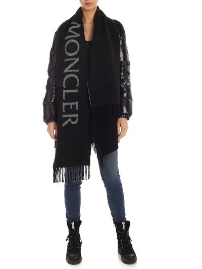 Moncler Maxi Scarf Logo In Black And Grey
