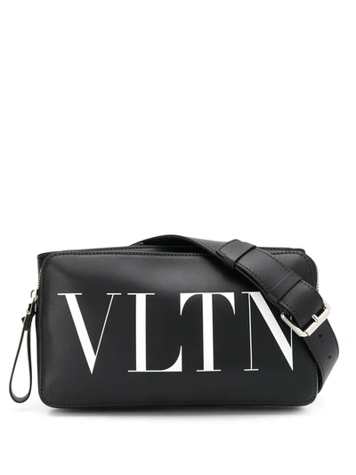 Valentino Garavani Valentino 黑色  “vltn” 斜挎包 In Black