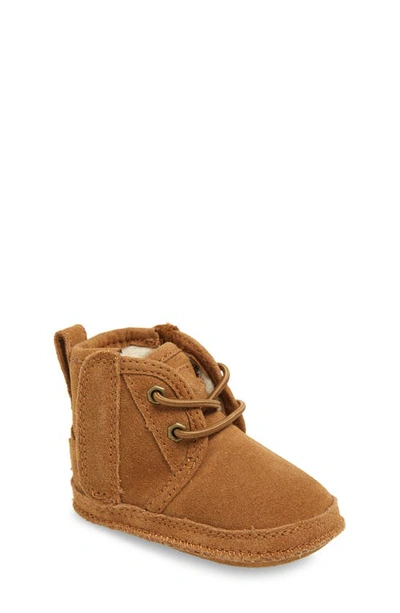 Ugg Babies' Neumel 绒面皮短靴 In Chestnut