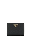 Prada Logo Plaque Leather Wallet In 黑色