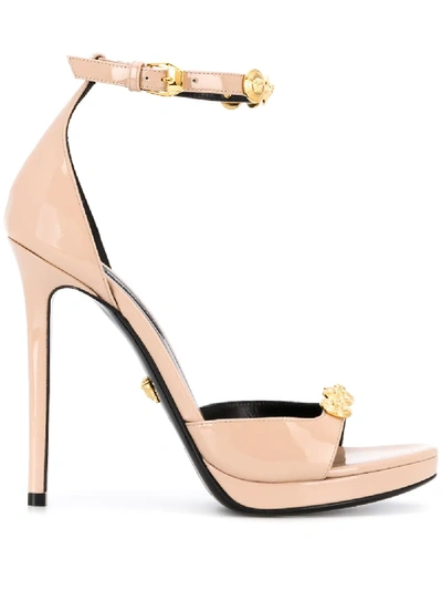 Versace Sandalen Mit Medusa-medaillons In Neutrals