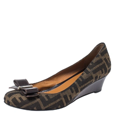 Pre-owned Fendi Brown Zucca Canvas Monogram Bow Round Toe Wedges Pumps Size 39