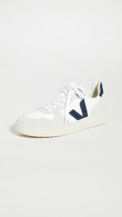 Veja V-10 Trainers In White