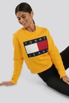 TOMMY JEANS Tommy Flag Crew Yellow