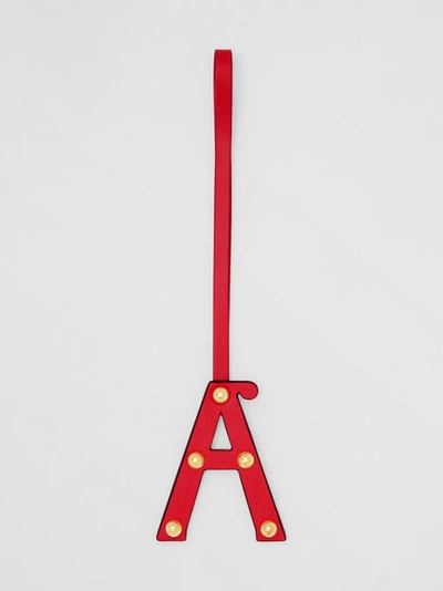 Burberry A 字母铆钉皮革吊饰 In Red
