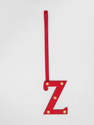 Burberry Z 字母铆钉皮革吊饰 In Red