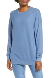 Alo Yoga Soho Crewneck Pullover In Blue Jean