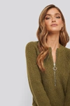 NA-KD ZIPPER FRONT KNITTED SWEATER - GREEN