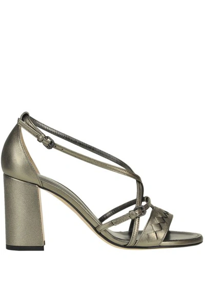 Bottega Veneta Metallic Effect Leather Sandals In Grey